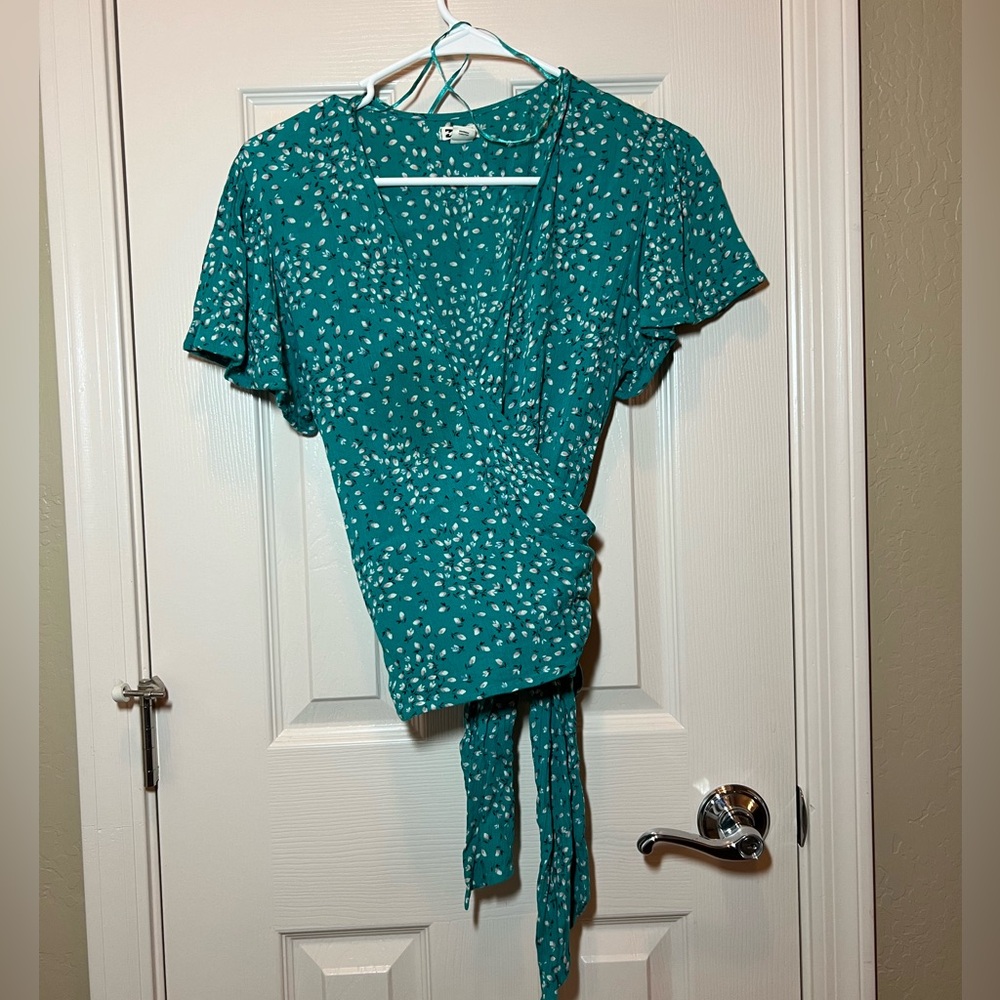 Front wrapped blouse from Billabong. Size large.